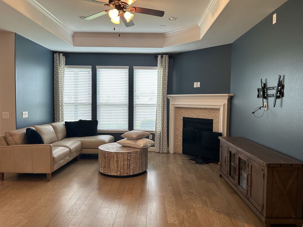 Project by 6 Golden Painters